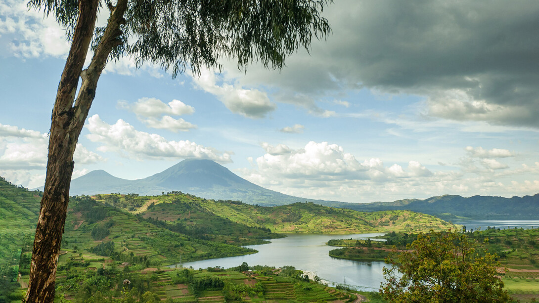 2 Day Visit Rwanda Tour Virunga Mountains, Batwa people